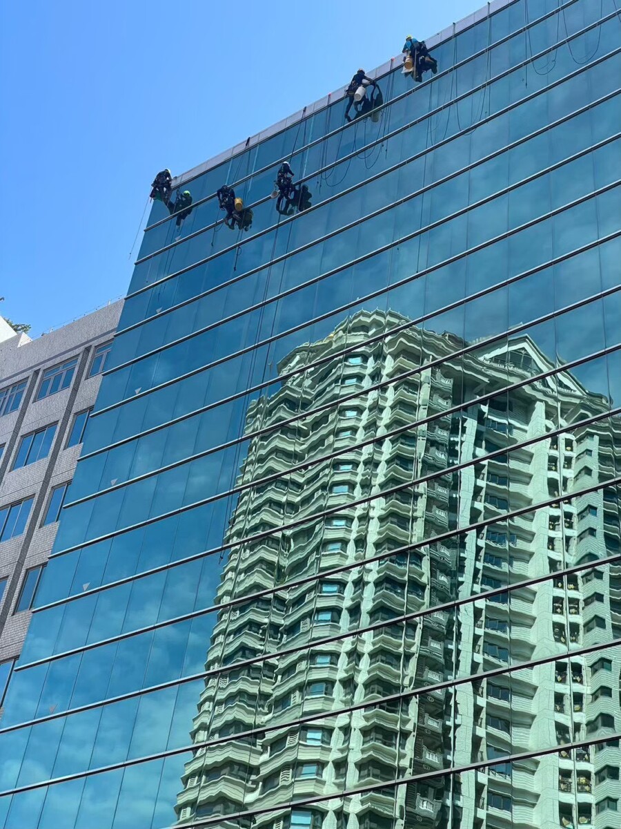 ▲社區幫App看見社區管理的結構性痛點，推出「管委幫」專區，聚焦管委會最常面臨的維修與營運需求，協助社區更有效率一站式處理社區事務，圖為熱成像安裝流程。