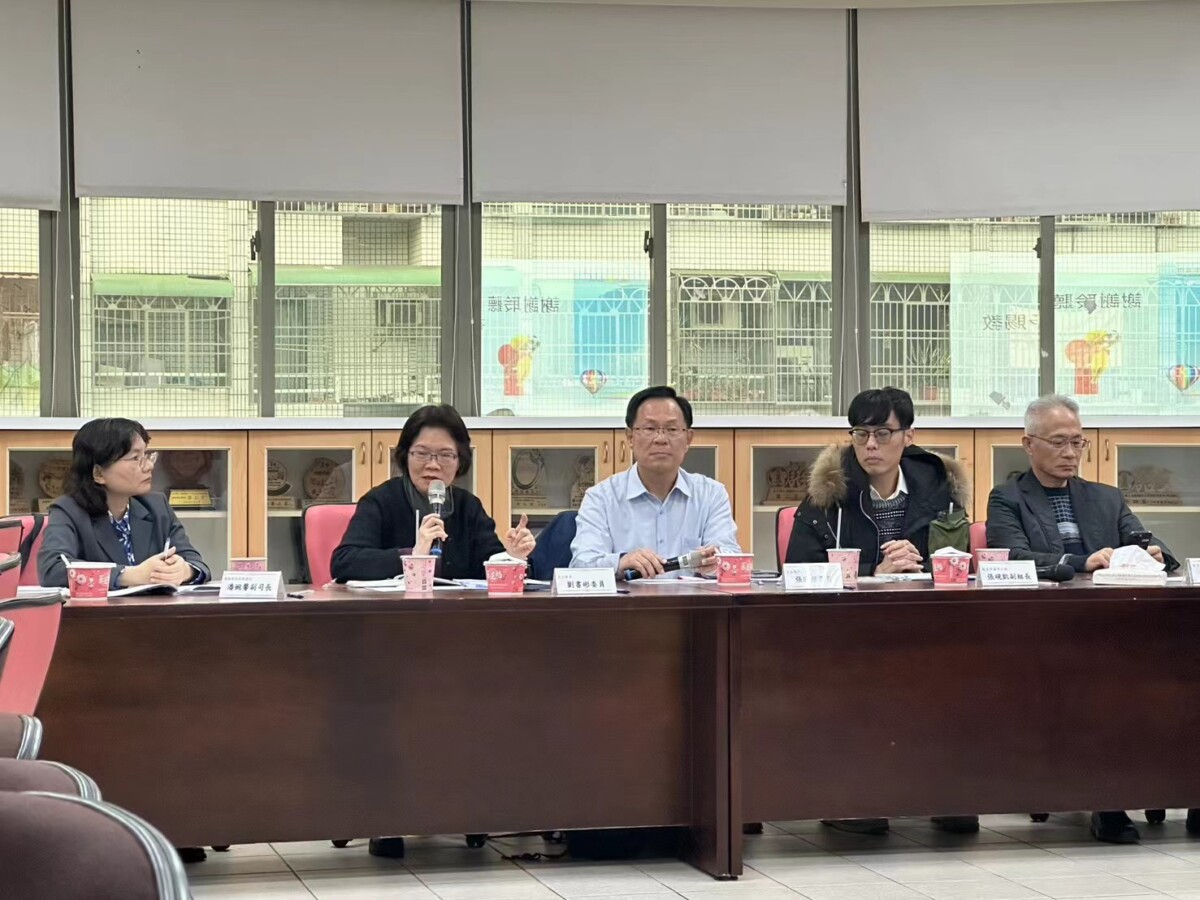 立委張啓楷為嘉市學校及棒球場爭取經費 承諾當選後推國中小營午餐、長者健保全額補助