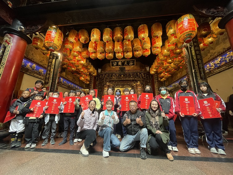 ▲承傳太平有愛：西螺福興宮嘉惠雲彰兩縣200位學子。(記者劉春生攝)