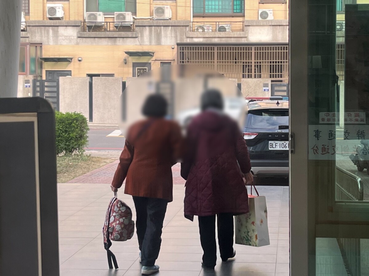 誤解讓等待各自上演　警耐心協助姊妹相見