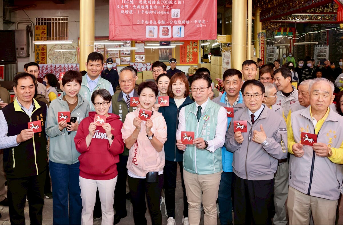 副總統蕭美琴初三台南開基玉皇宮走春參拜　黃偉哲陪同發福袋