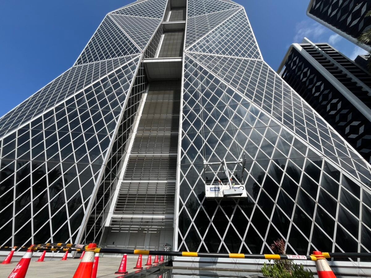 除舊佈新不忘安全　高市勞工局攜中鋼實作外牆清洗安全觀摩