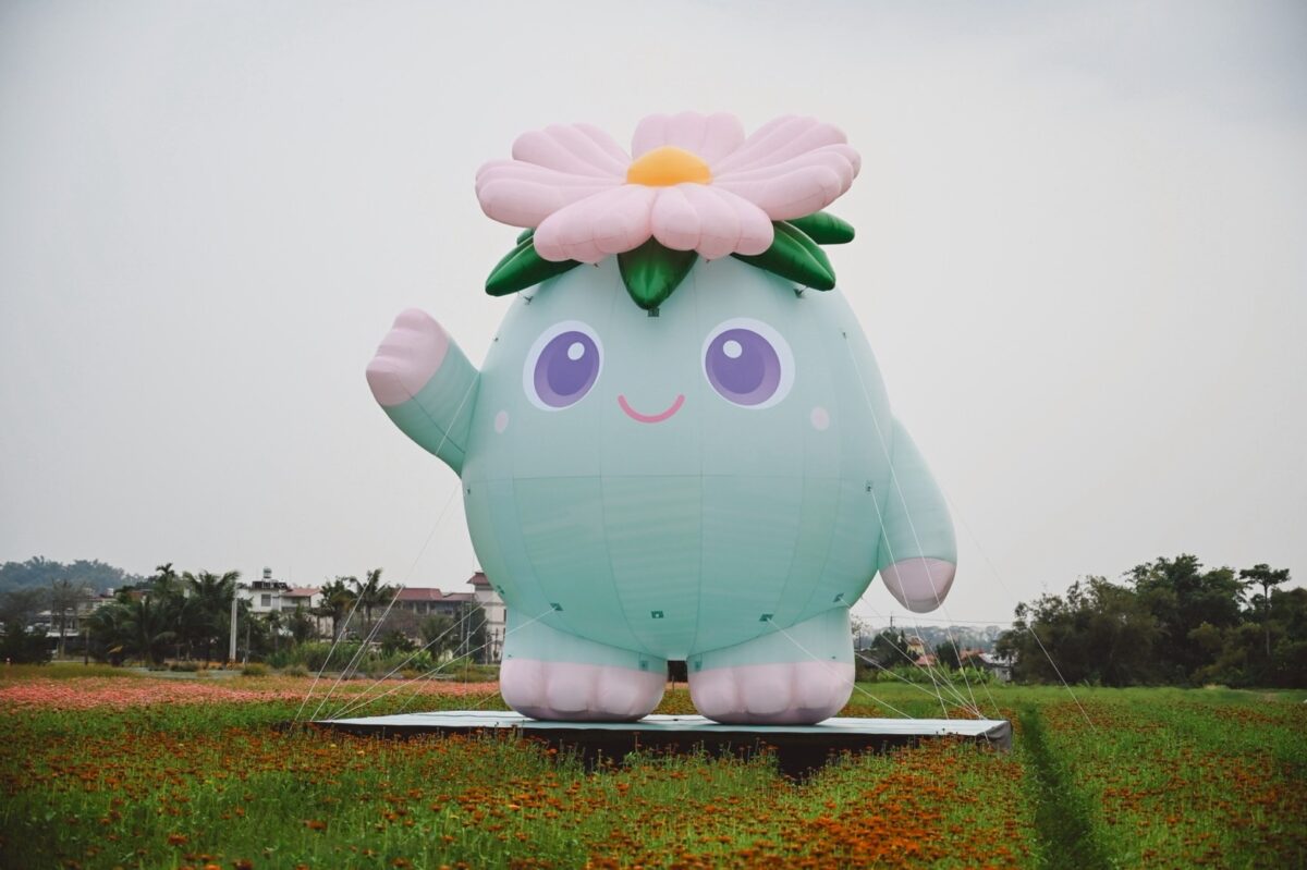 ▲春節必訪療癒系景點!美濃花海四大萌主現身,童話級裝置藝術+花田音樂會,拍照打卡一次滿足 。