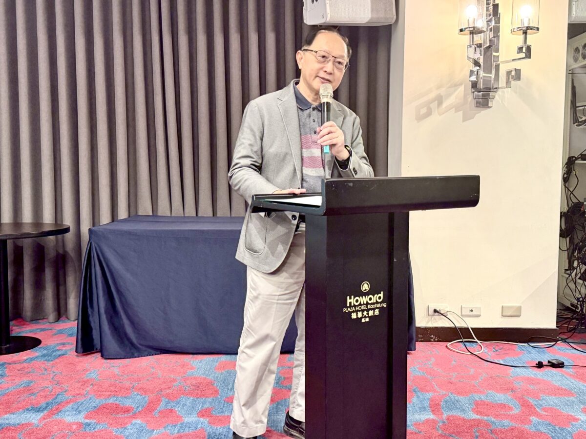 ▲美容教父曹賜斌來了!他幽默演講,扶輪社社友笑翻、學到最新醫美秘技。