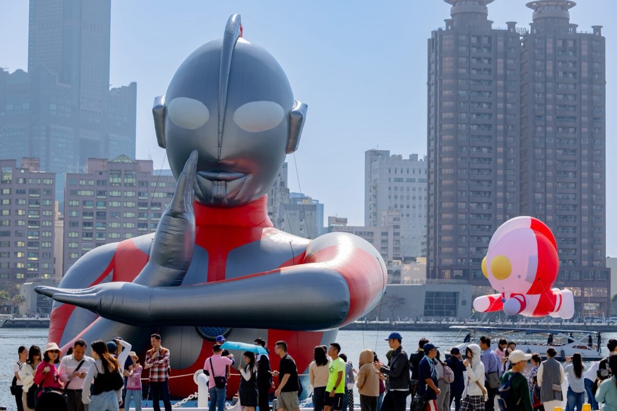 超人力霸王領航愛河　灣驚喜不斷再加碼　空海聯動英雄秀吸睛爆表