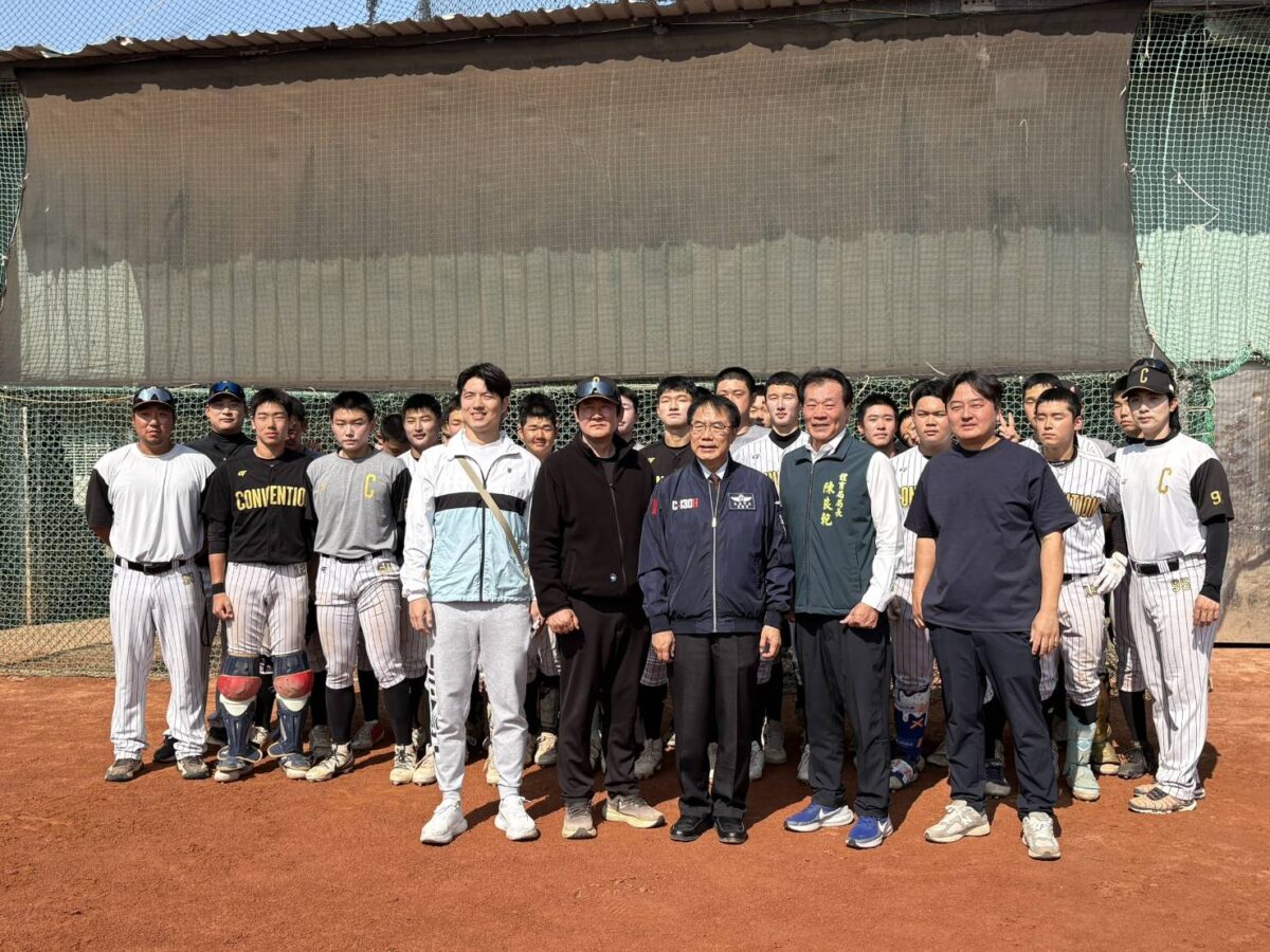 ▲黃偉哲市長慰勞韓國棒球隊大合影。