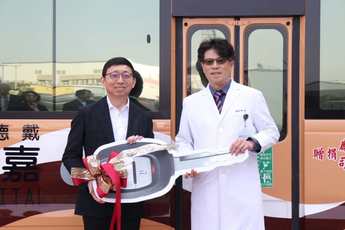  三太造機廠攜手嘉基守護雲嘉南就醫路　捐贈400萬醫療專車