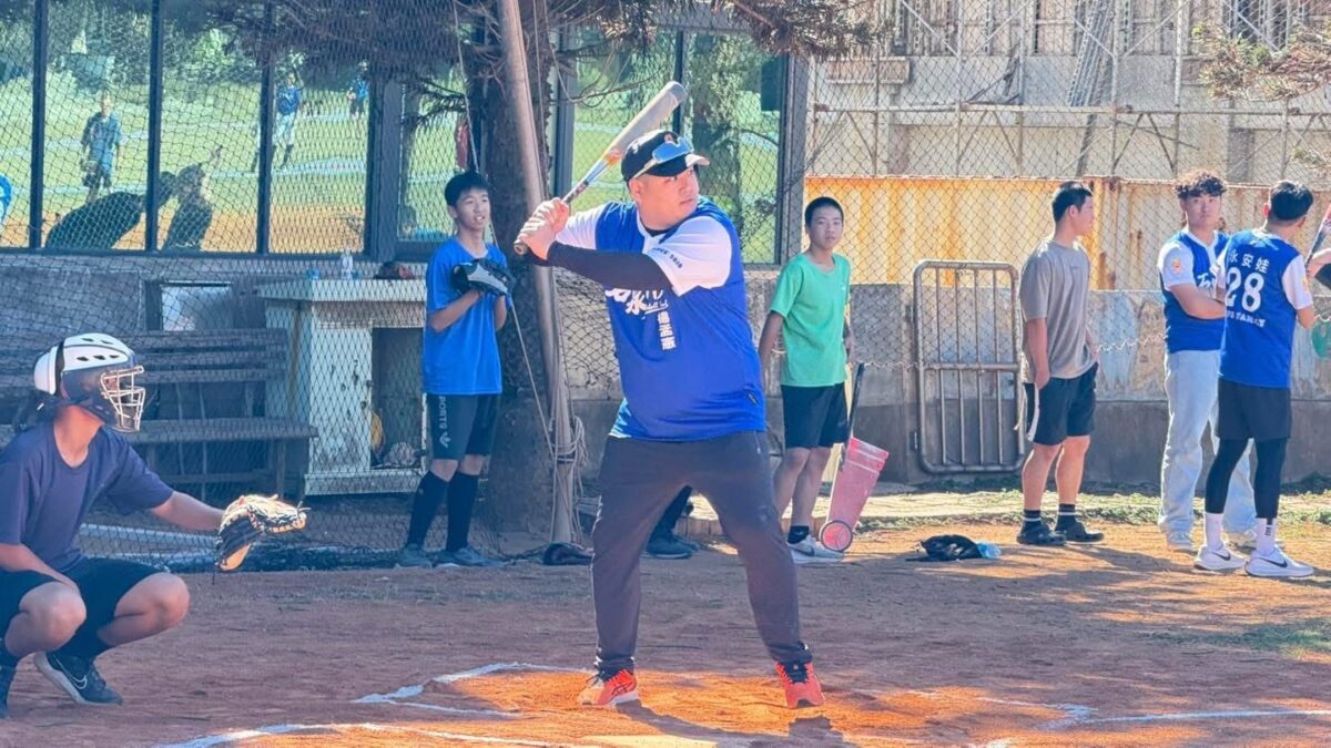校友回饋母校舉辦棒球賽 市長肯定基層運動扎根
