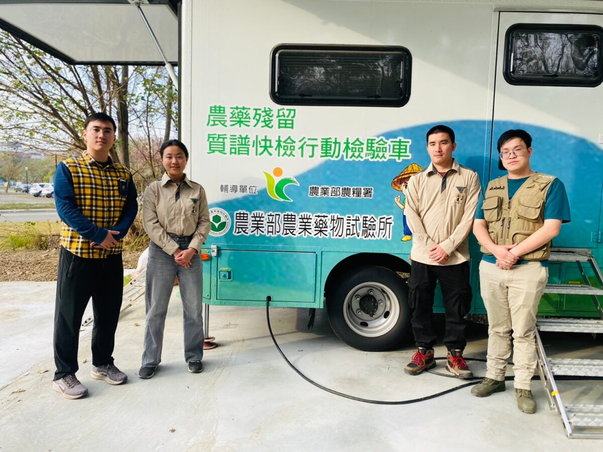 ▲國立臺灣大學植物教學醫院支援的快檢車除服務雲林地區外,也支援彰化、南投及台中。(記者蘇峯毅攝)