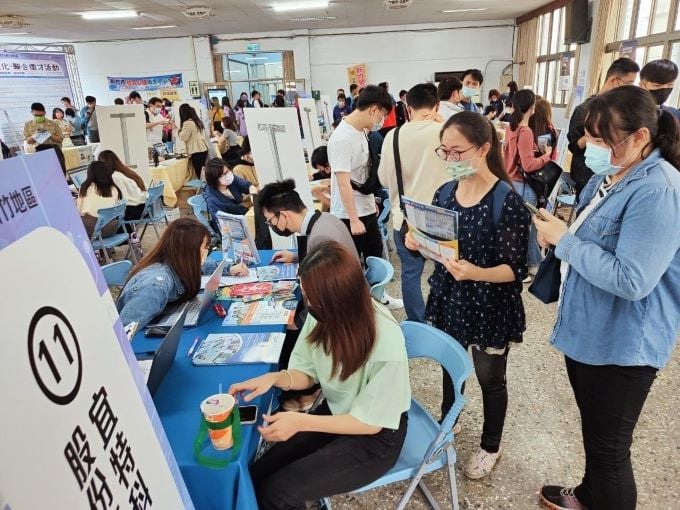 徵才送加持御守挺求職　「年前卡位年後就業」職涯光明順遂