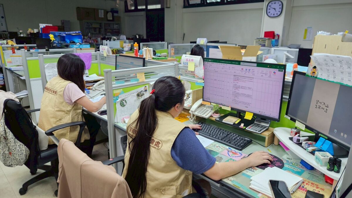 ▲屏縣社會處社工春節期間輪值處理保護案件 ,連假期間受理270件次。