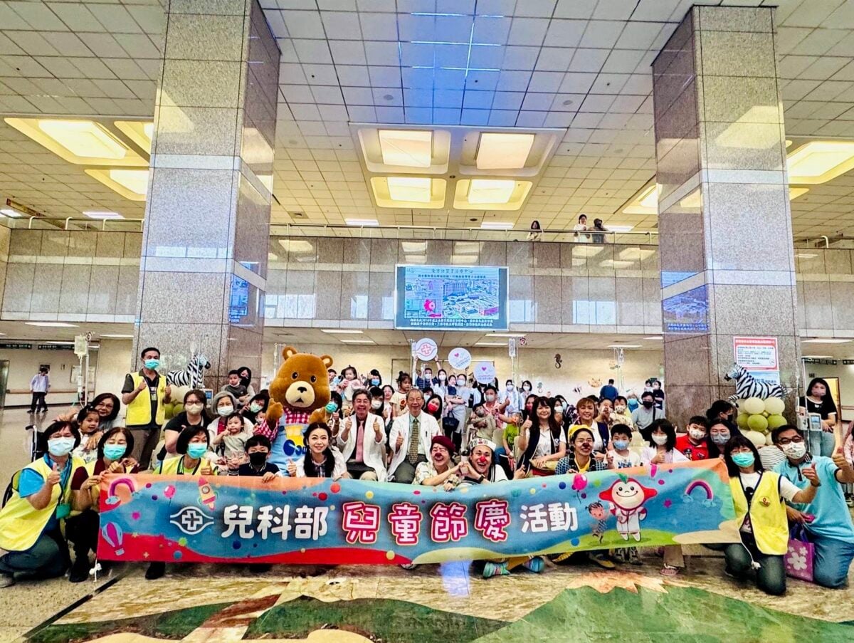 白袍之外的溫柔守護！高雄長庚暖辦兒童節　陪病童笑著對抗病魔