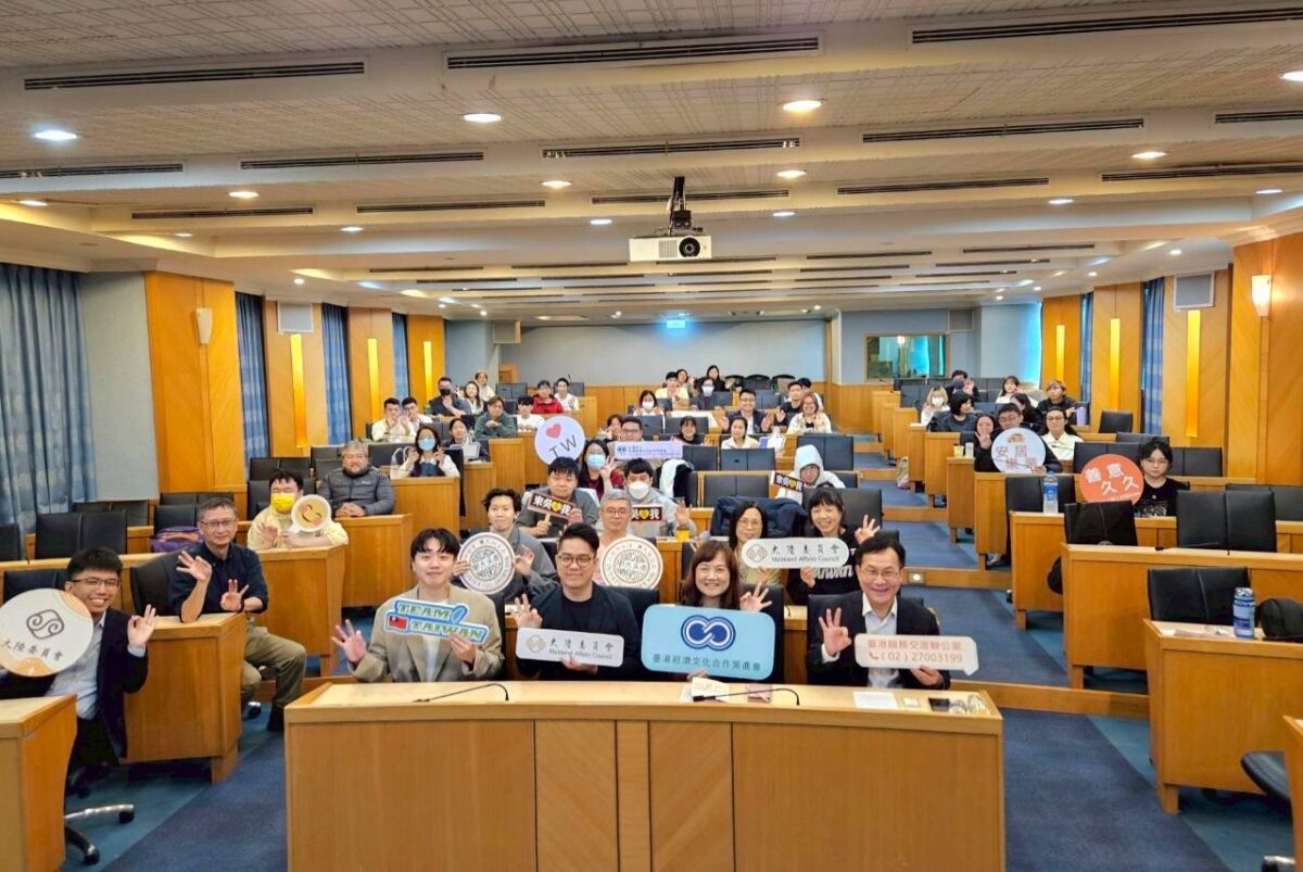 ▲與會機關代表及港澳同學合影