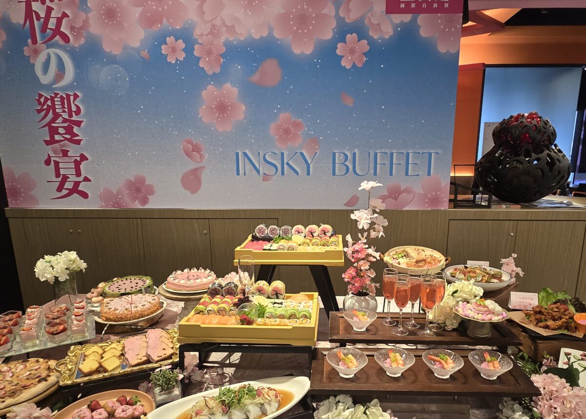▲台中星享道酒店集團旗下星饗道國際自助餐In Sky Buffet與沐青餐廳，今春同步推出期間限定料理，以櫻花入饌。（記者廖美雅拍攝）