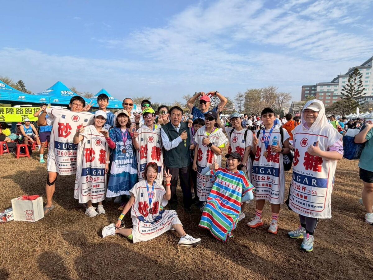▲2026臺南古都國際半程馬拉松特色毛巾衣。