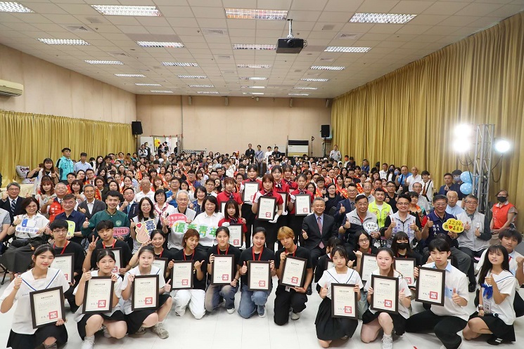 黃敏惠表揚95位嘉義優秀青年　鼓勵以人文為本、科技為翼、關懷社會