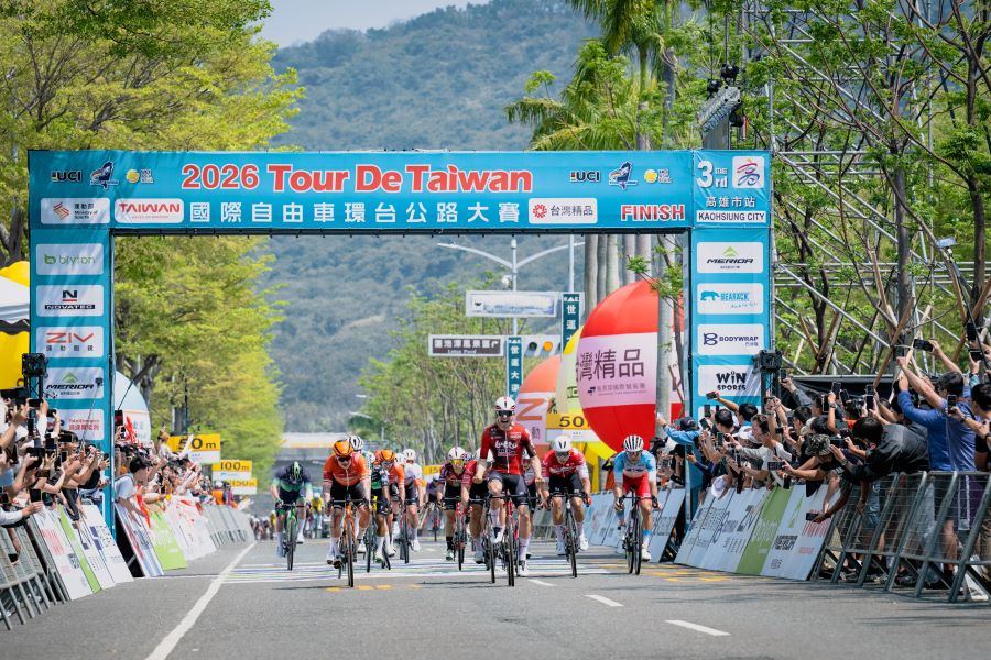 ▲2026環台賽高雄市站由一級職業車隊比利時樂透隊格里塞爾(GRISEL Matys)以3小時06分28秒奪下單站冠軍。