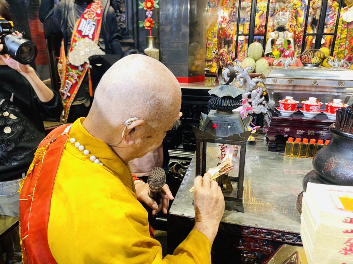 ▲活動依循古禮至北港朝天宮恭迎萬年聖火。（記者蘇峯毅攝）