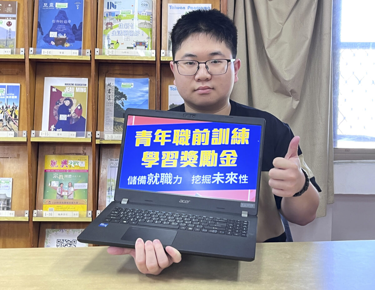 ▲92年次的王舶駿透過勞動部職訓資源與學習獎勵金支持，讓他勇敢跨域發展，順利銜接職場。