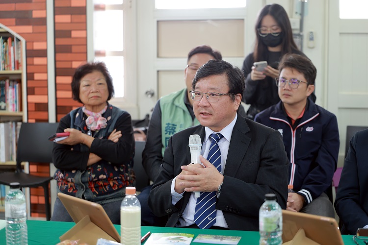 ▲虎科大校長張信良表示學校將持續發揮數位科技專業， 與社區合作，促進地方文史發展與傳承。(記者劉峻文攝)