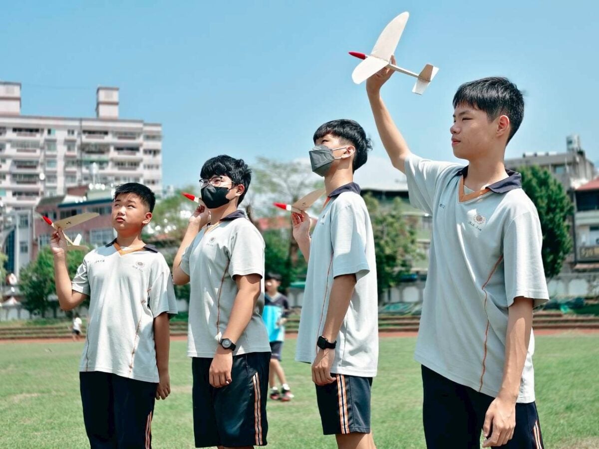 師生齊飛教學相長　南投縣滑翔機飛行競賽24日熱鬧登場