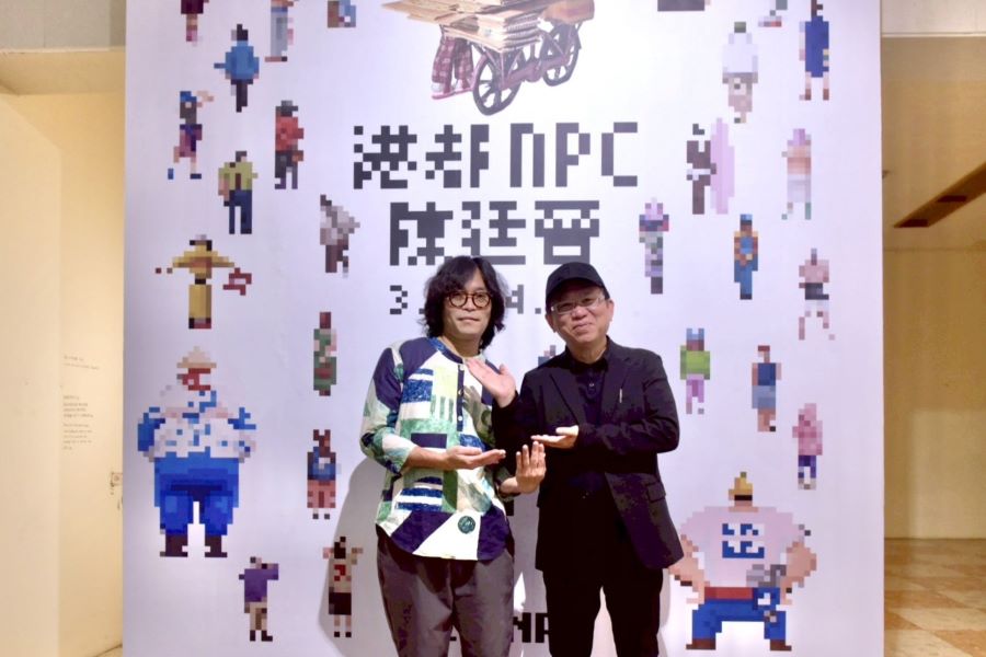 ▲《港都NPC》開展,藝術家陳廷晉(左)與高美館館長顏名宏(右)合照。