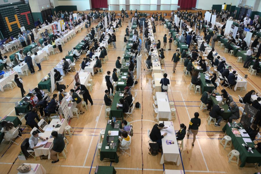 ▲115家全台餐旅業者齊聚高餐大面試實習生。