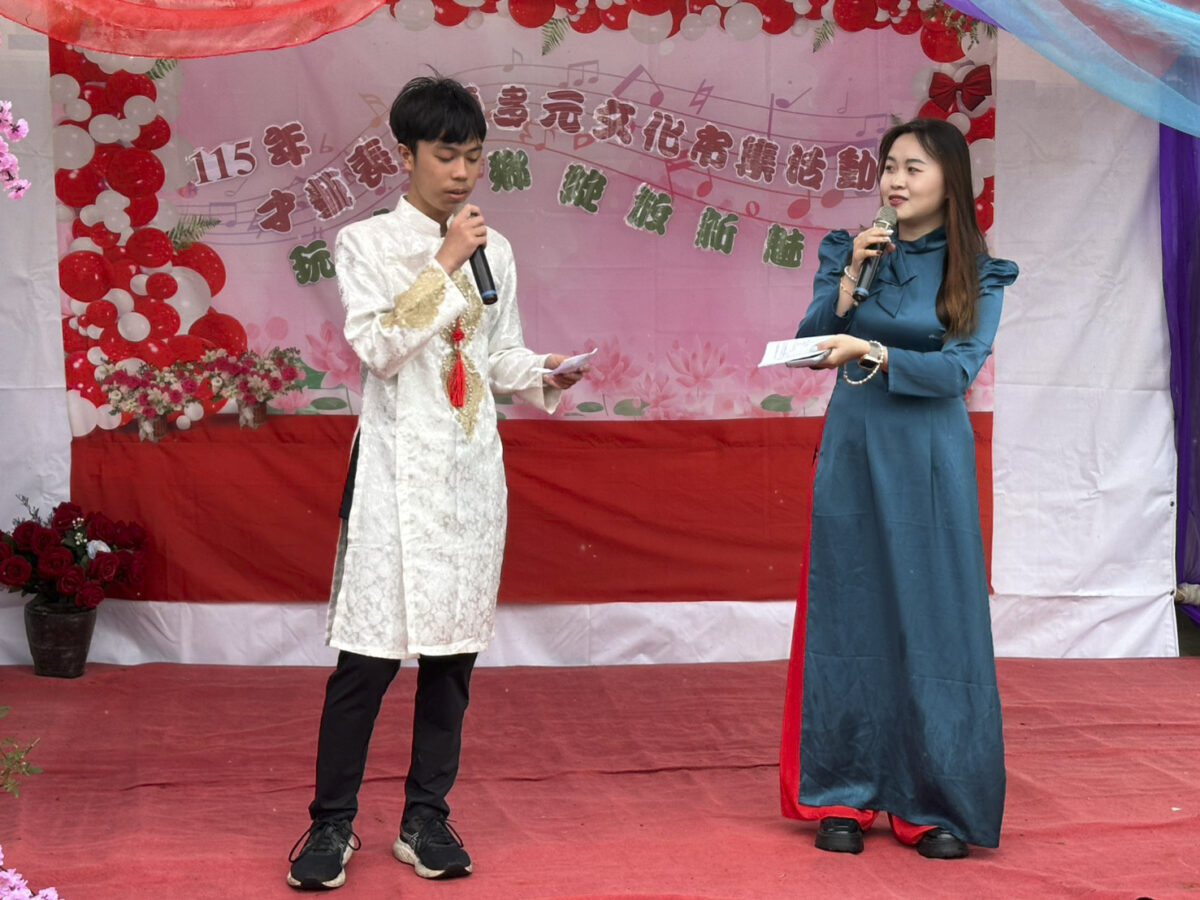▲新二代擔綱活動主持人，以自信風采帶動現場氣氛。