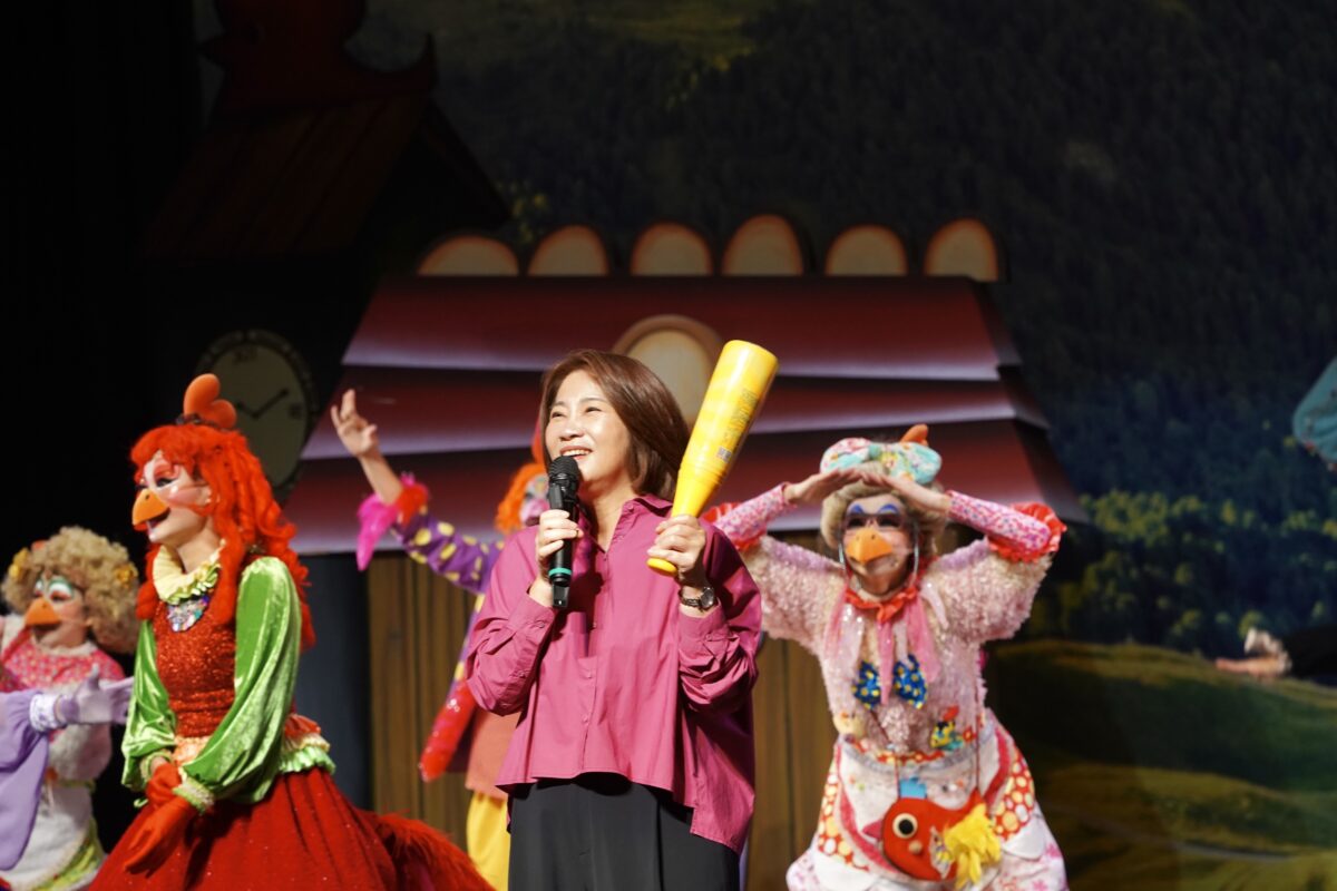 感受藝術魅力　紙風車《雞城故事》與屏東學童提前歡度兒童節