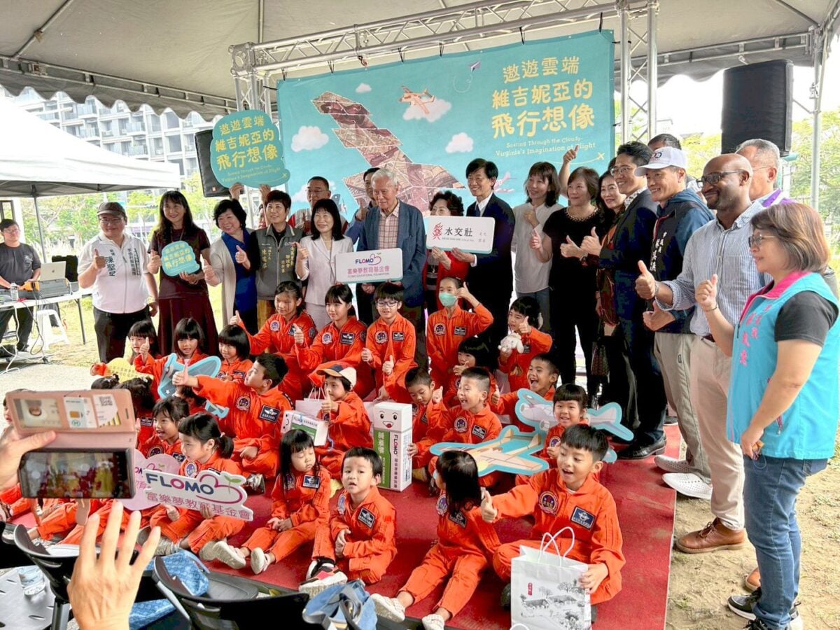 慶祝世界飛行員日　台南市府攜手富樂夢舉辦飛機主題畫展