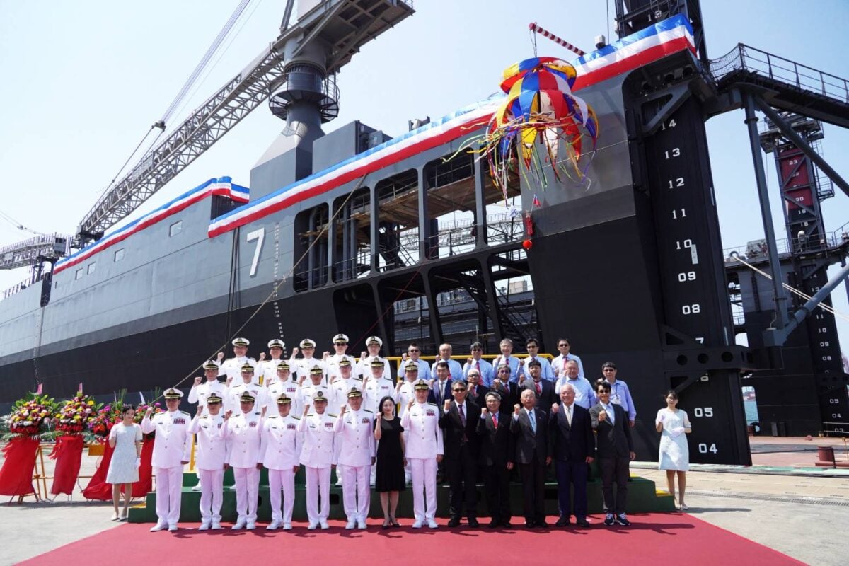 台船打造海軍新建浮塢正式下水　約8.6億元建構維修關鍵能量