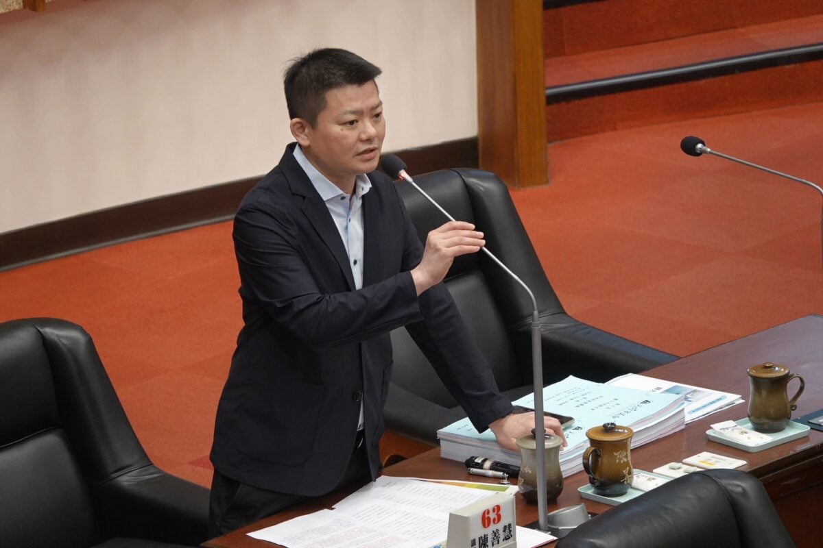 敬老卡搭小黃就醫卡關？曾俊傑批：市府美意淪「半套政策」