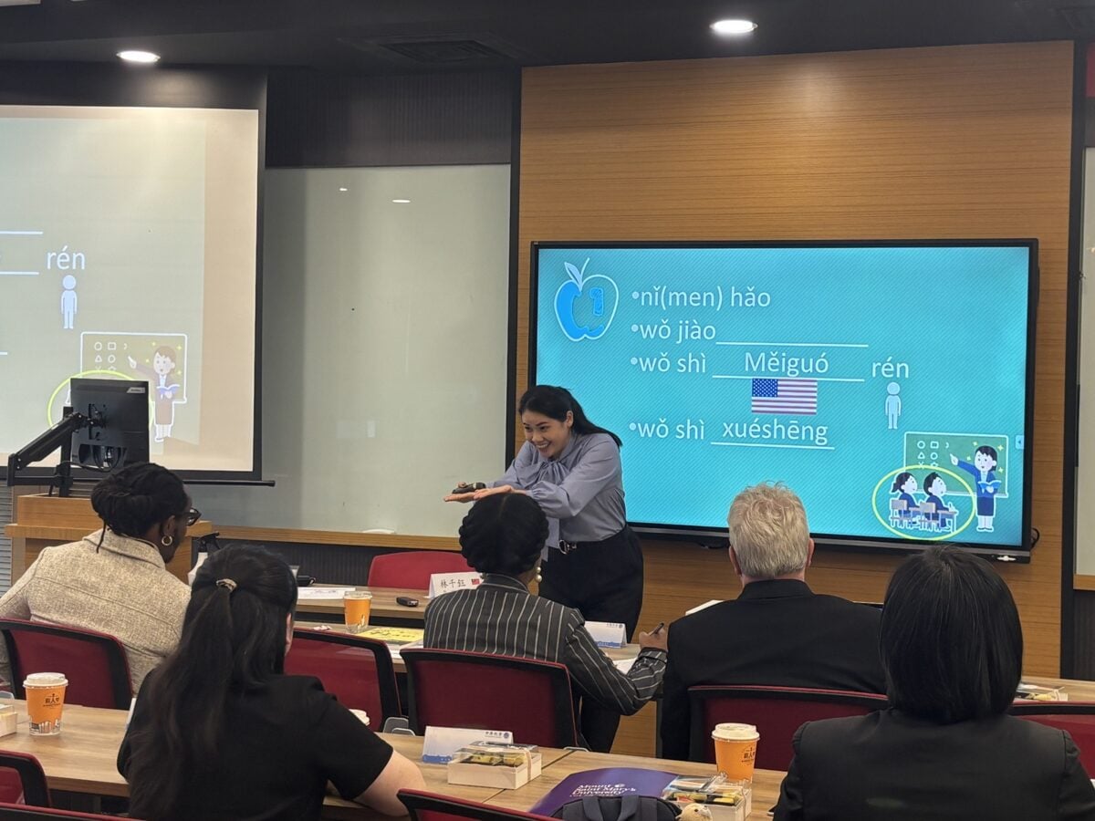 中原大學以科技融入華語教學　教材研發成果獲美國ACTFL代表團肯定