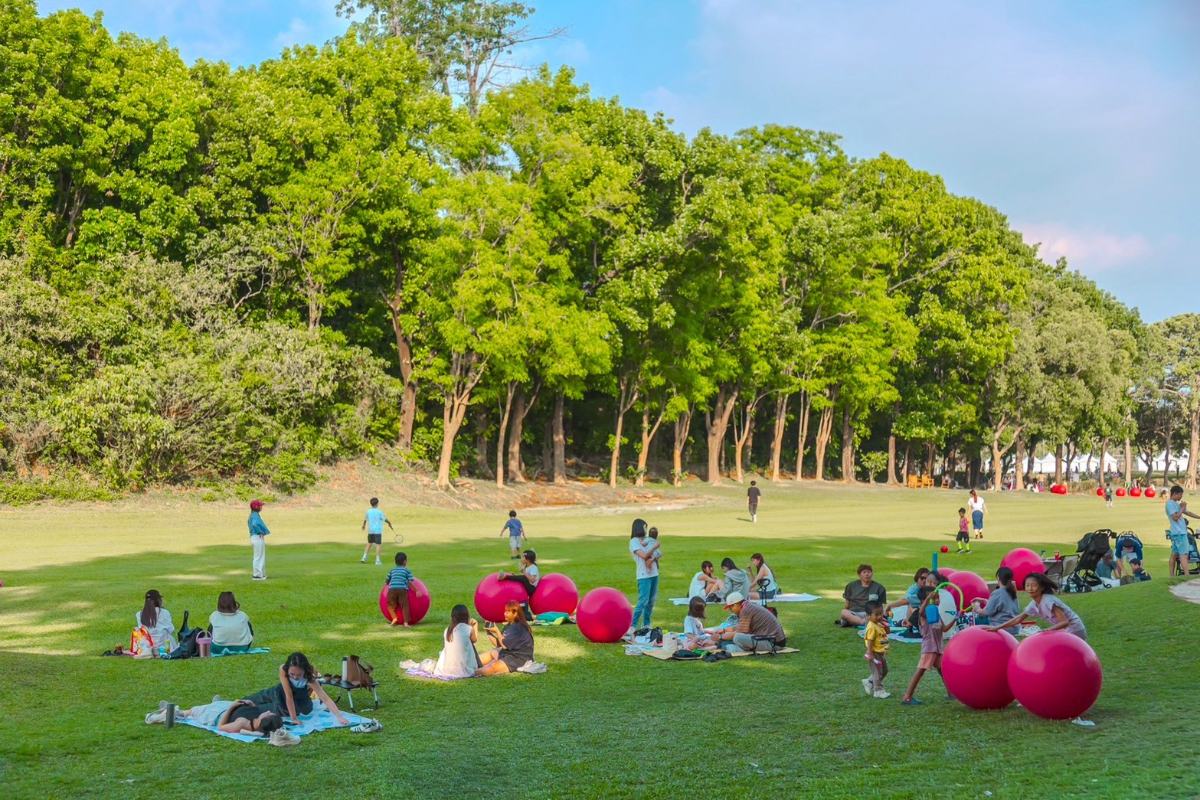 5/1連假高雄果嶺也能這樣玩！草地翻滾紅咚咚＋泡泡對戰超放電　野餐派對掀高潮