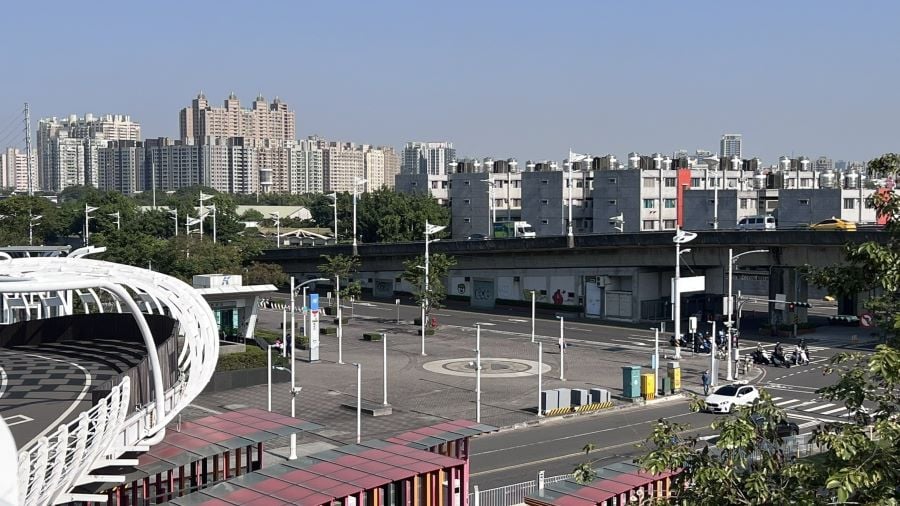 高雄輕軌捷運轉乘「抗暑」有感！三處示範點遮陽設施六月中完工