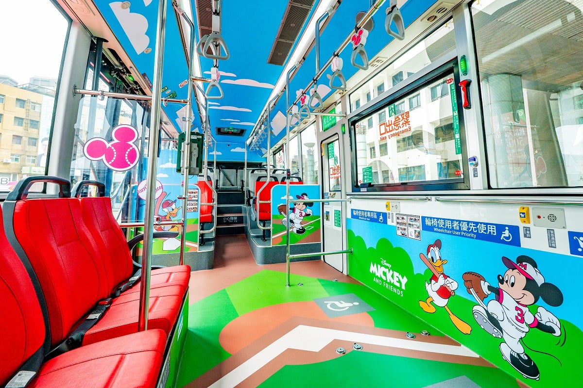 路網翻新、班次加強！桃園公車體系注入新動能，迪士尼主題車點亮通勤路