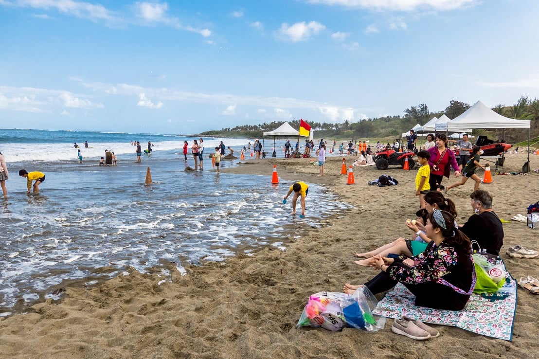 4月至9月救生員進駐杉原灣　水域旺季打造安全遊憩環境