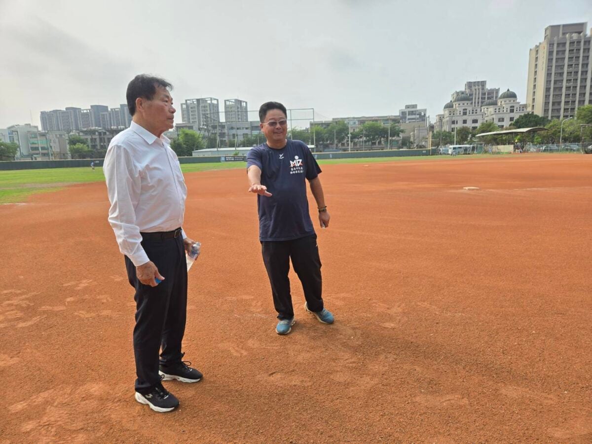 臺南市體育局巡檢多處棒球場　優化球場環境打造安全運動場域
