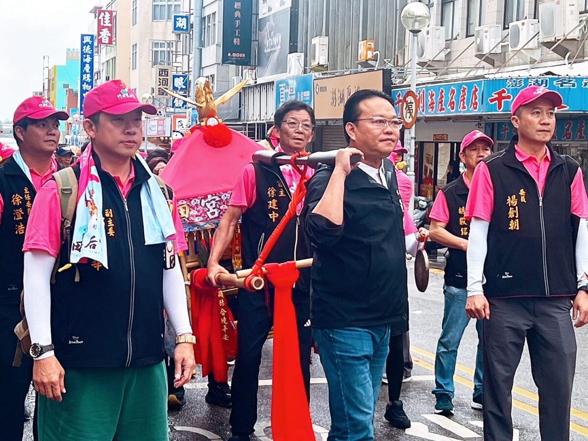 竹田慈后宮巡香抵馬公　三任市長同場參香留下跨世代畫面