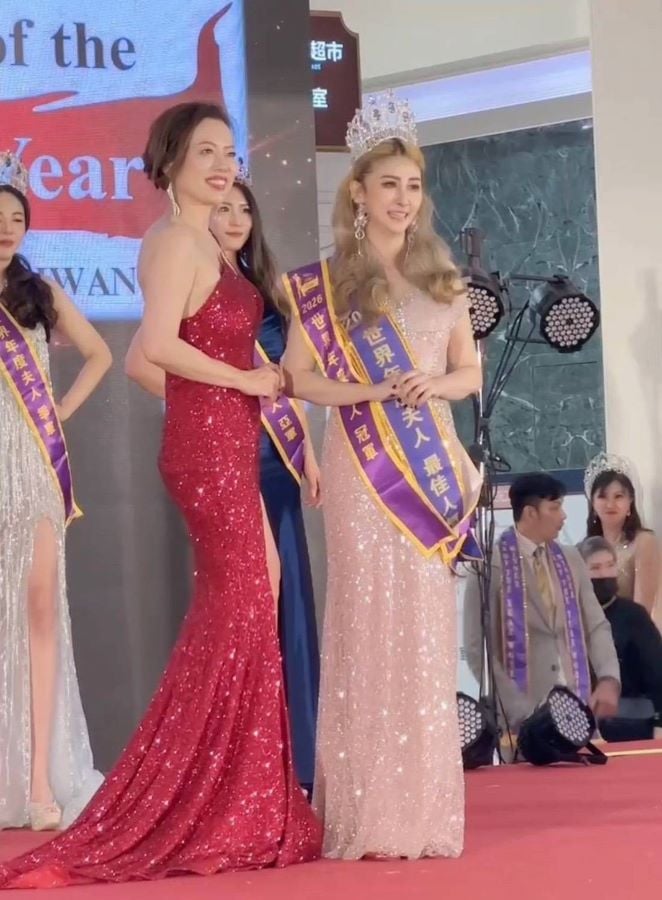 從直播網紅秀導到國際舞台　羅嵐奪世界年度夫人冠軍