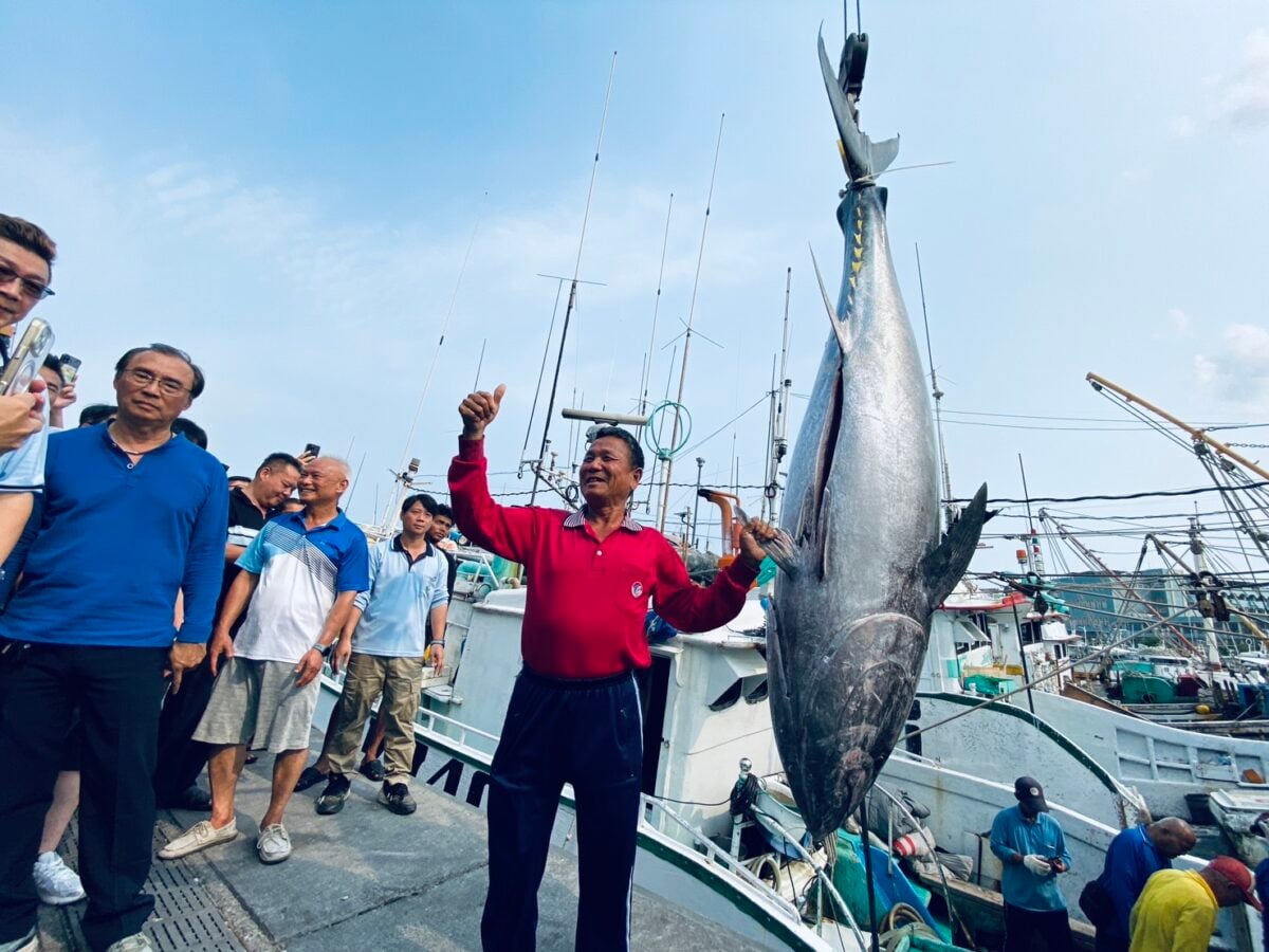 2026屏東黑鮪魚季第一鮪確認　資深船長洪福家奪頭彩