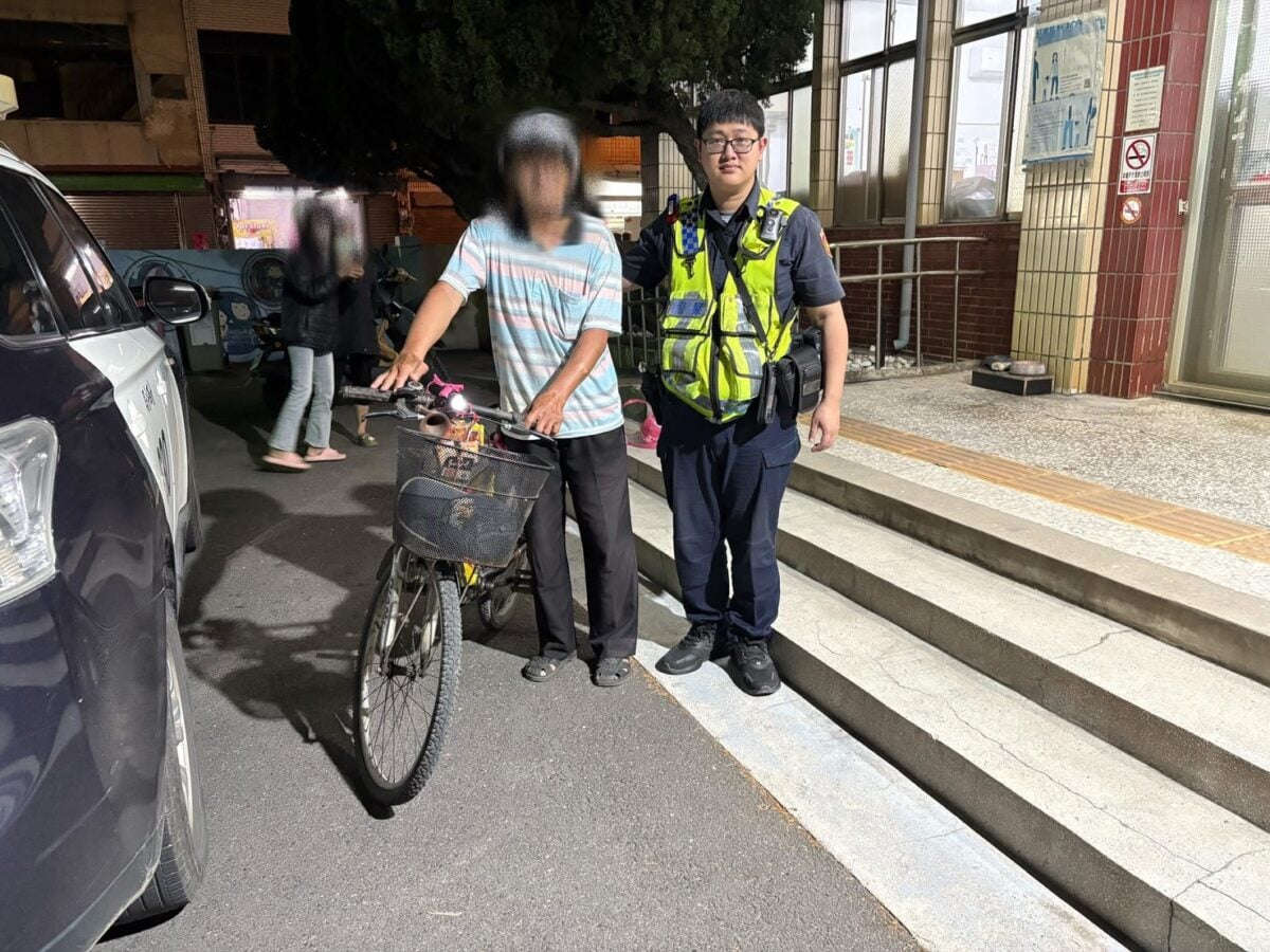 74歲翁騎車迷航跨鄉鎮　警方暖心照料家屬感動落淚
