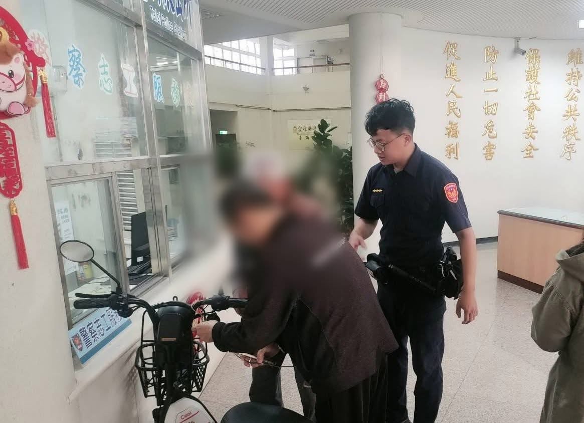 台61上演生死一瞬　老翁逆向行駛幸遇警即時救援