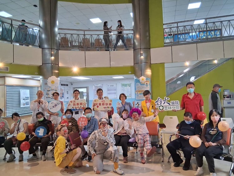 臺大雲林分院 x 紅鼻子醫生兒童節特別演出　「小丑醫生歡樂秀」溫暖登場　