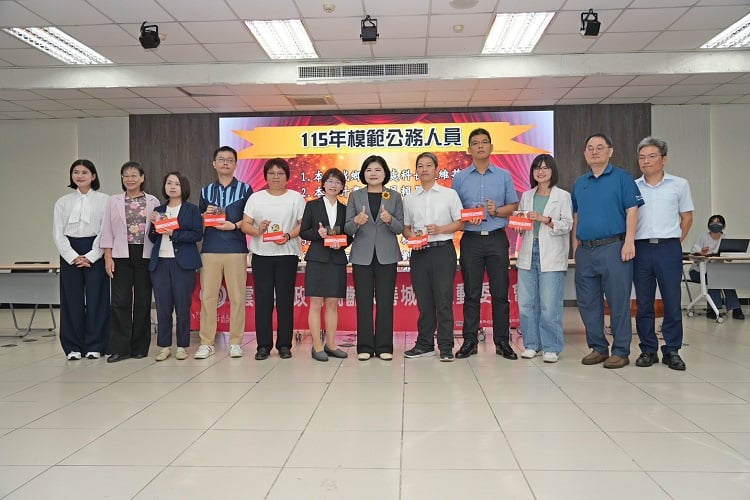雲林縣府第90次主管會報　表揚模範與績優公務人員