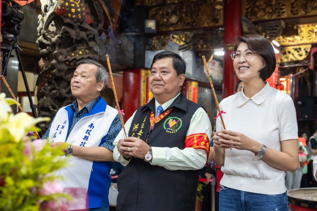 許縣長參加白沙屯媽祖徒步進香登轎儀式　為縣民祈福