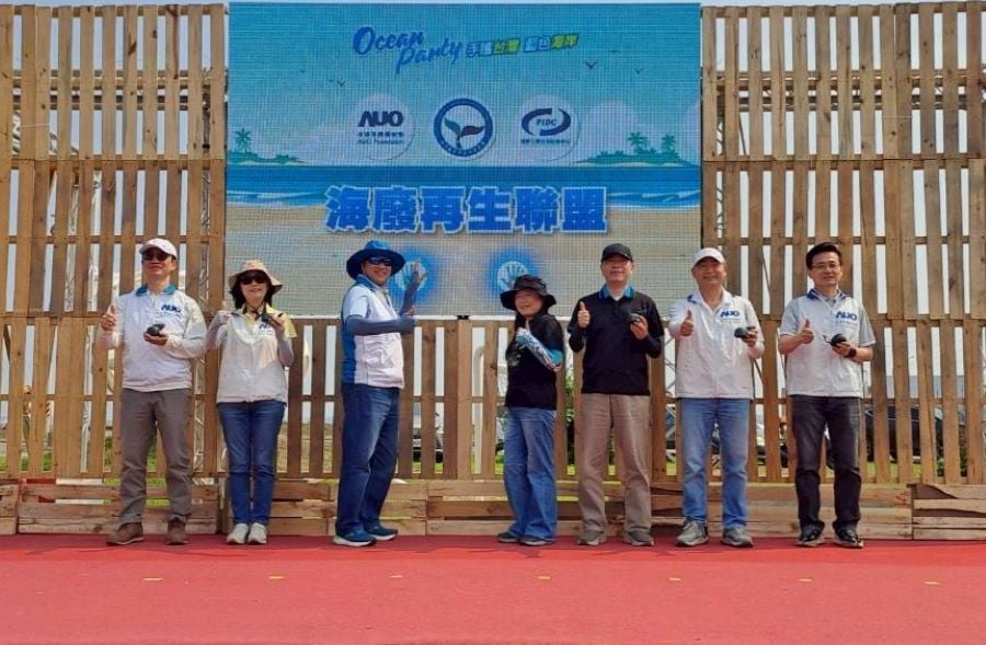 友達永續基金會加入海保署海廢再生聯盟　淨灘廢棄物變身「鯨魚存錢筒」