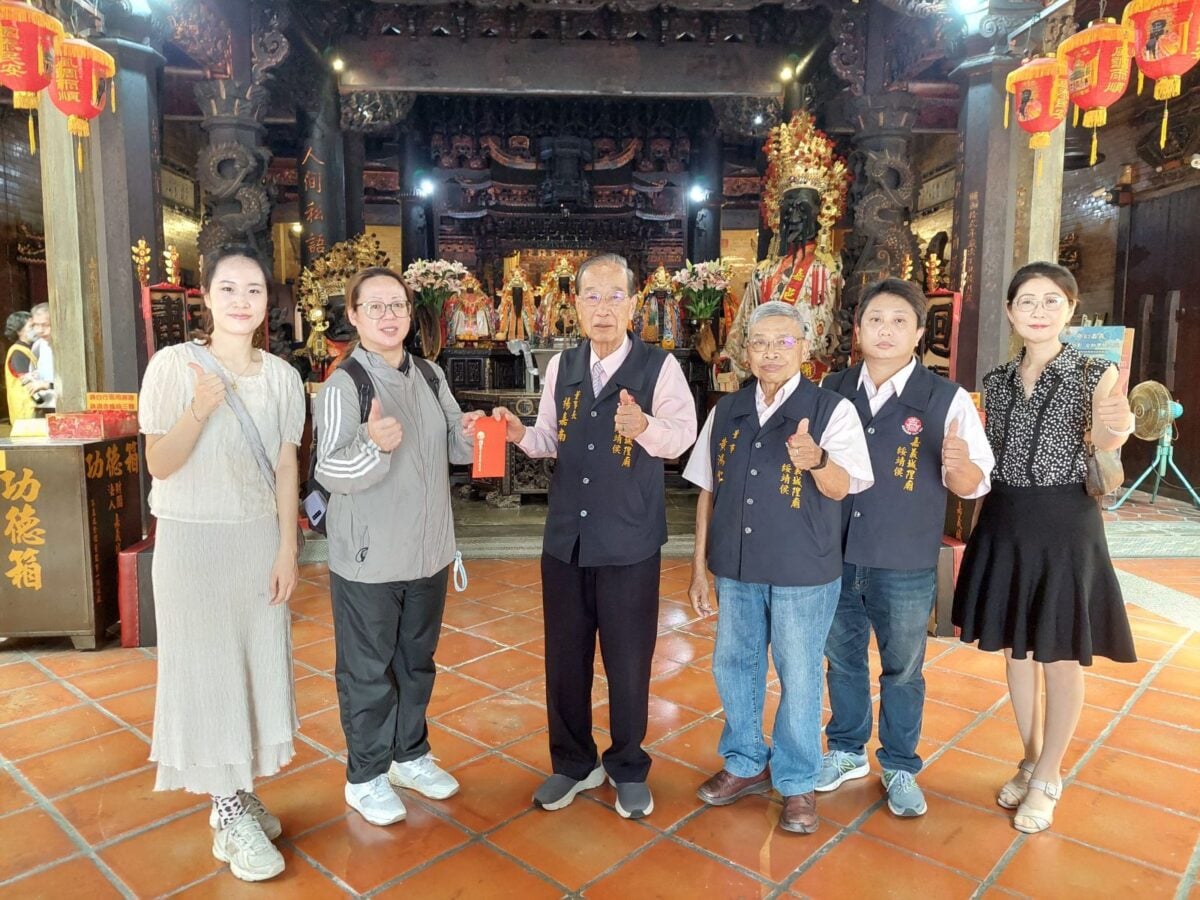 嘉義城隍廟慈善會捐助矯正型背架　助李姓學生重拾挺直人生