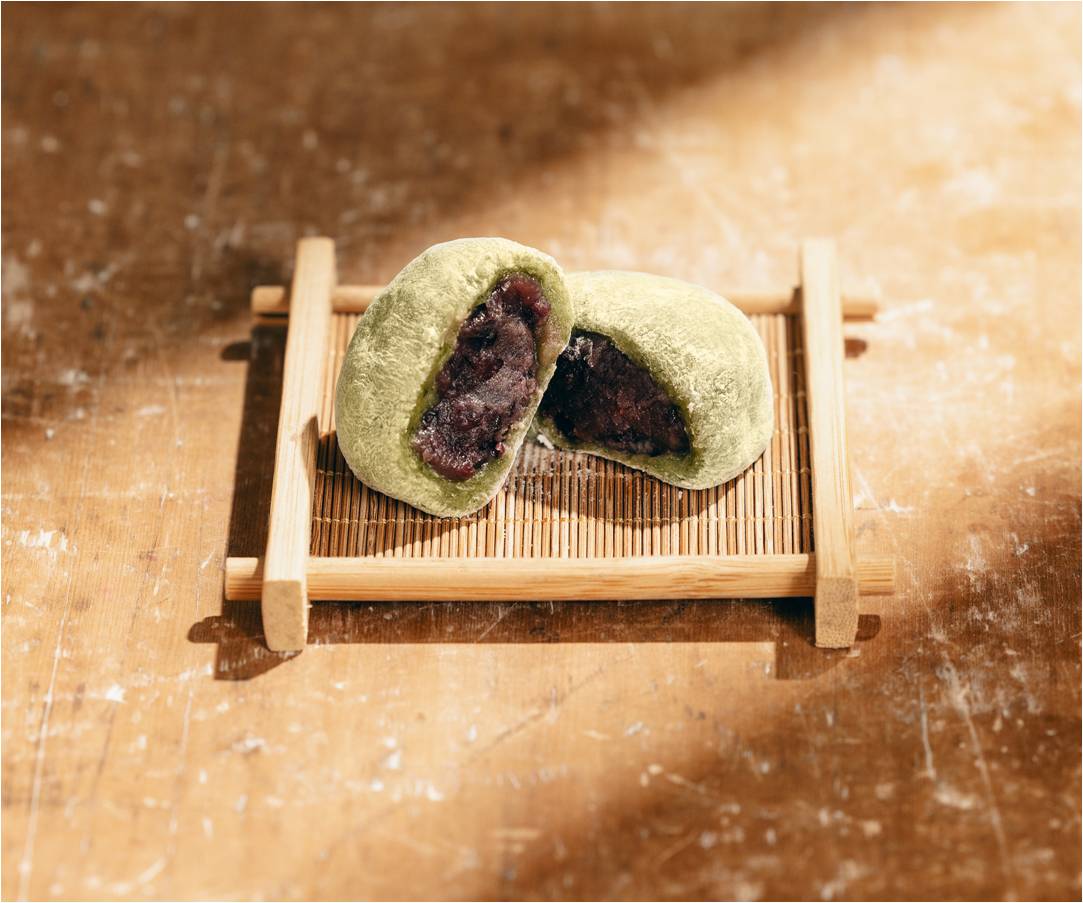 「草味很重？」年輕人不敢吃　卻在明月堂打破偏見愛上草餅