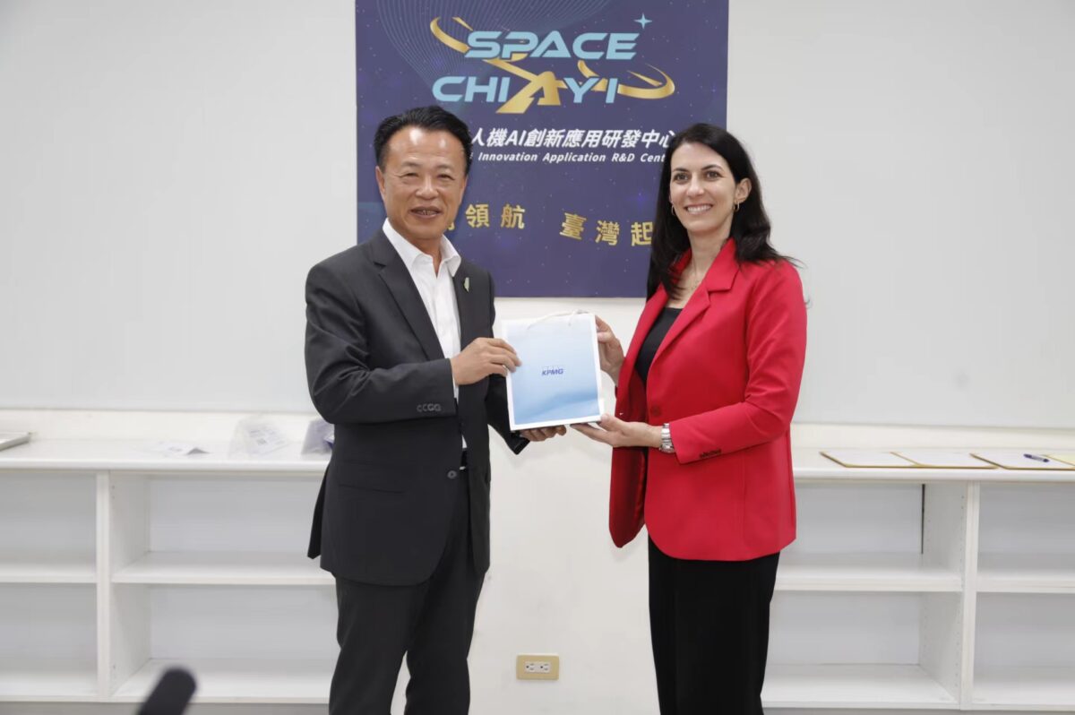 深化台捷無人機合作　捷克前眾議院議長率團訪嘉義亞創